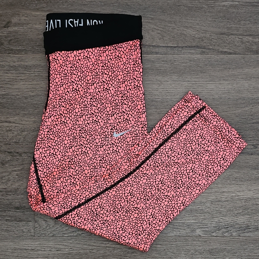 Nike Dri-Fit Bright Pink and Black Performance Crop Leggings M